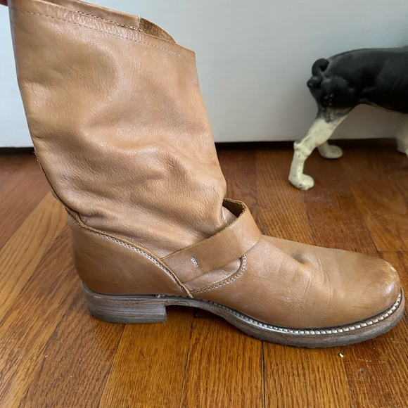 Frye | Veronica Short Tan Pull On Booties - Picture 5 of 8